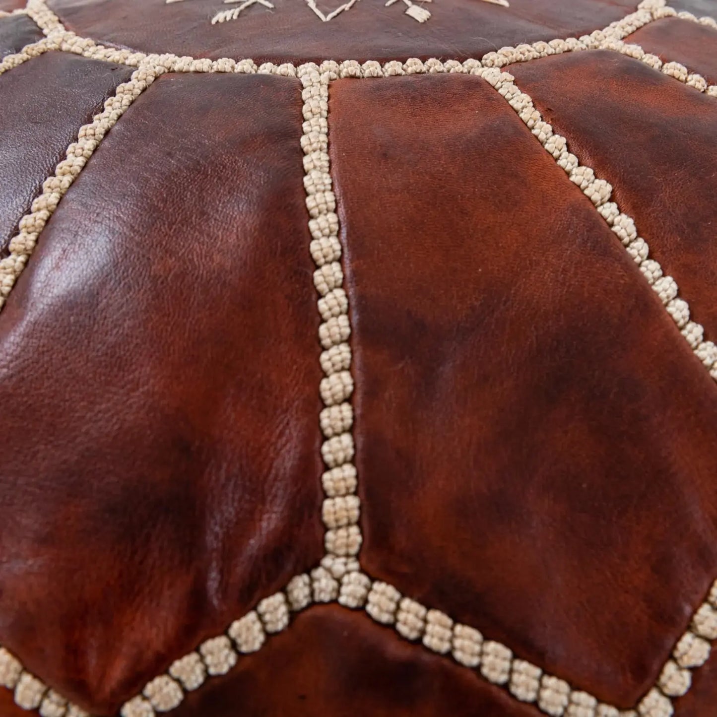 pouf-marocain-bleu-en-cuir-fait-main.jpg