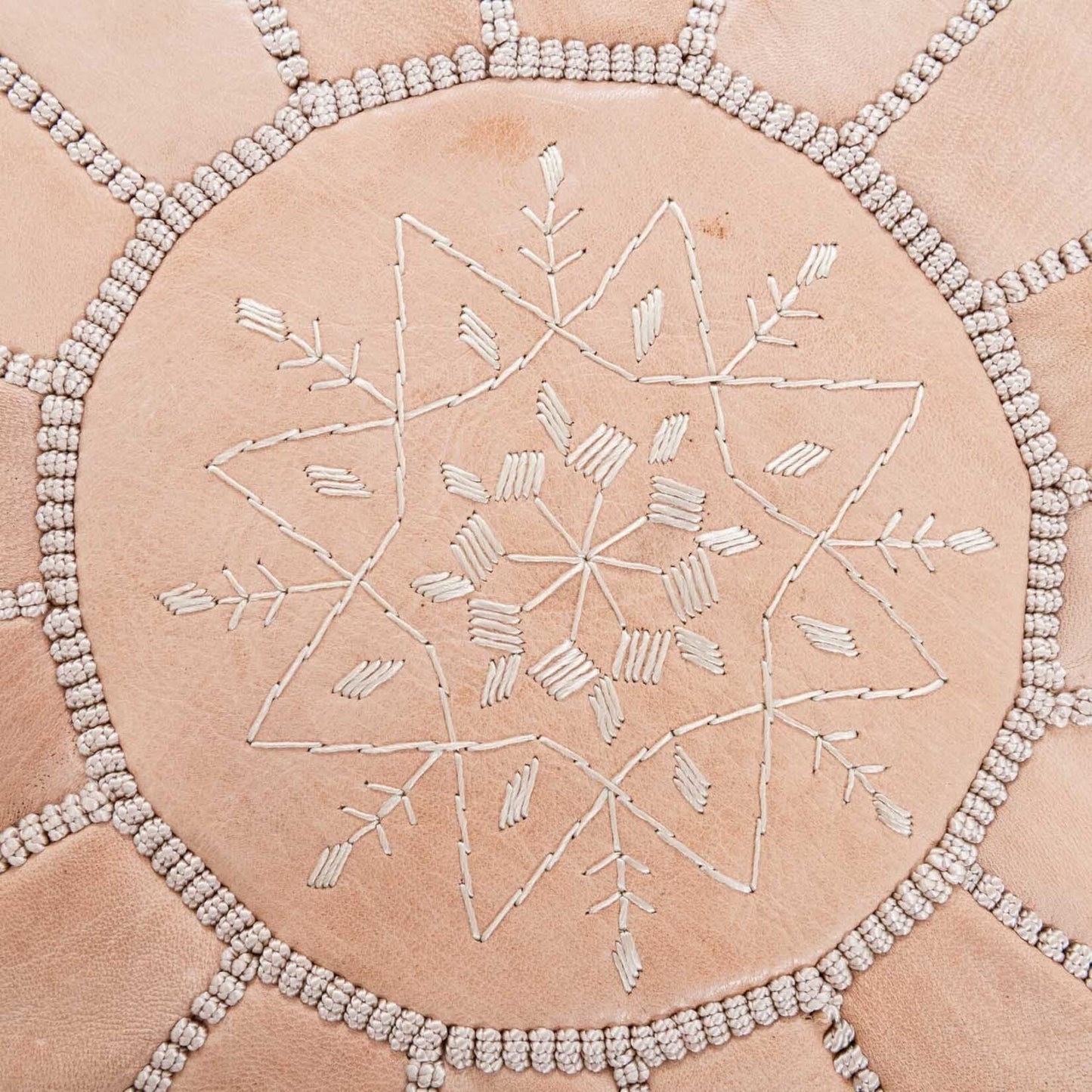 pouf-marocain-bleu-en-cuir-fait-main.jpg