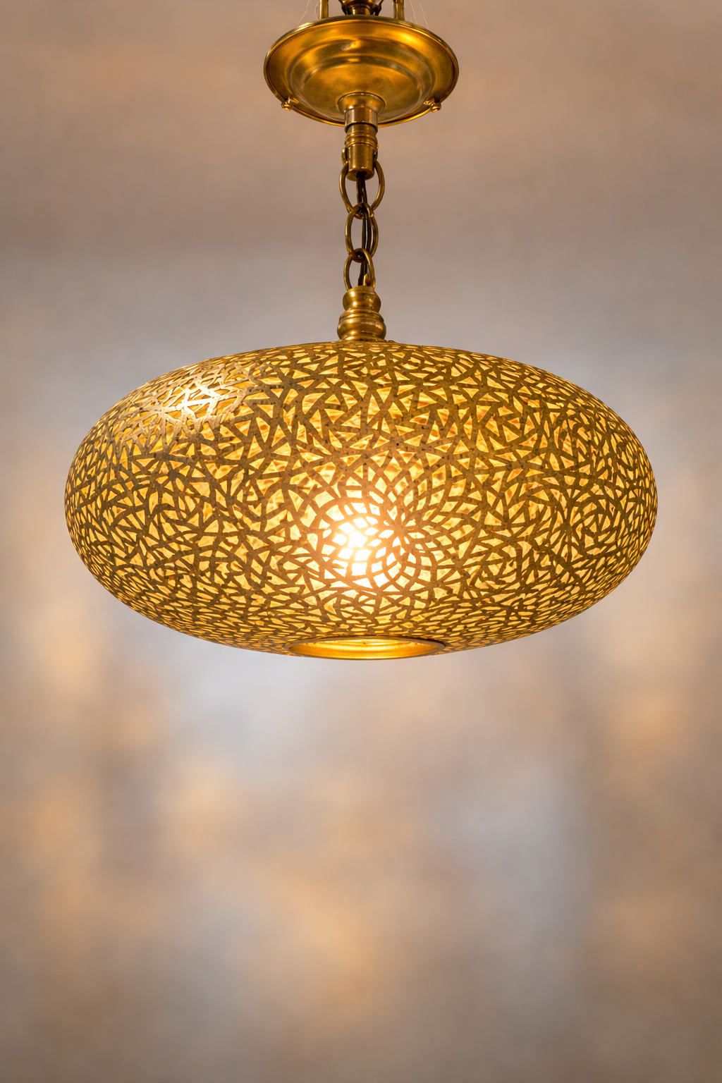 Suspension Artisanale en Laiton – Lumière & Raffinement