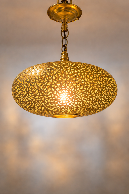 Suspension Artisanale en Laiton – Lumière & Raffinement