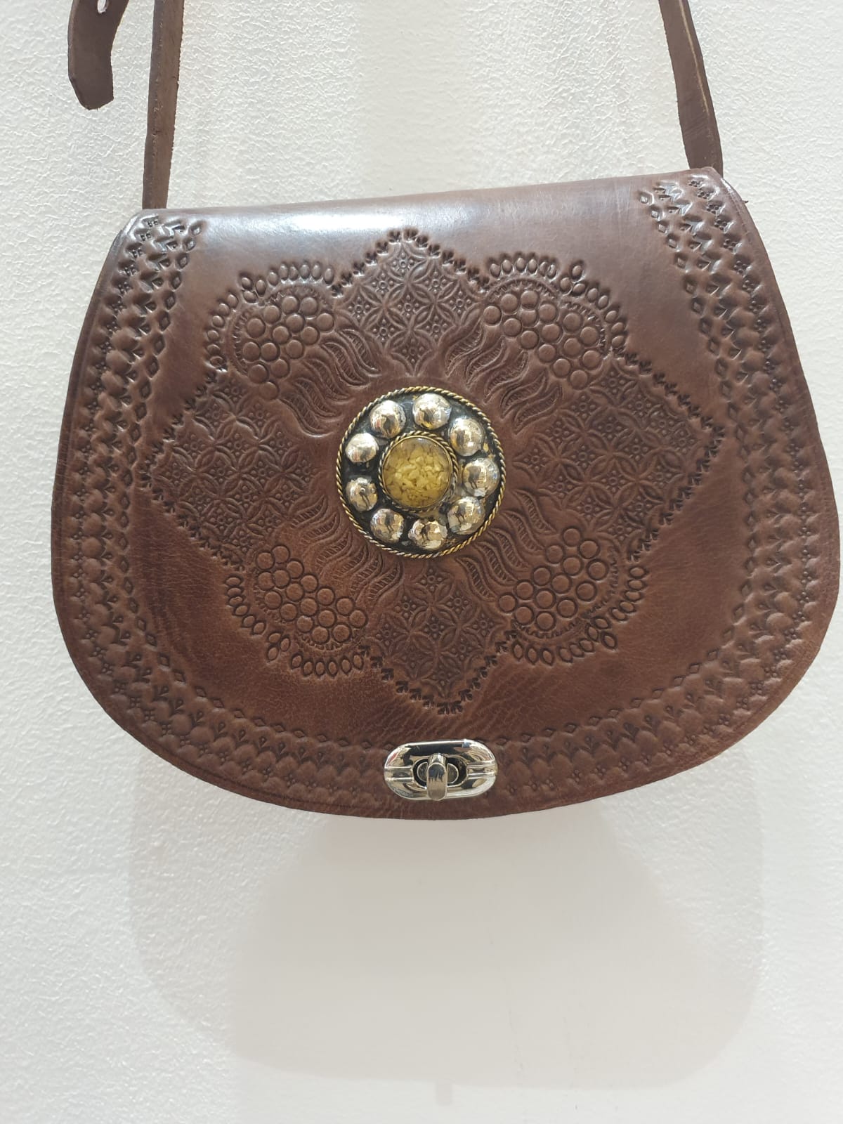Sac en cuir artisanal gravé – Modèle vintage